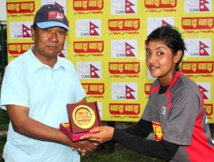 Indu Berma of Bhairahawa receives player-of-the-match trophy