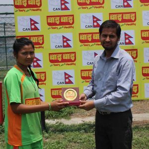 Shanti Chaudhary receives player-of-the-match trophy