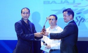 Raman Siwakoti receives the coach of the year award on behalf of Pubudu Dassanayake.
